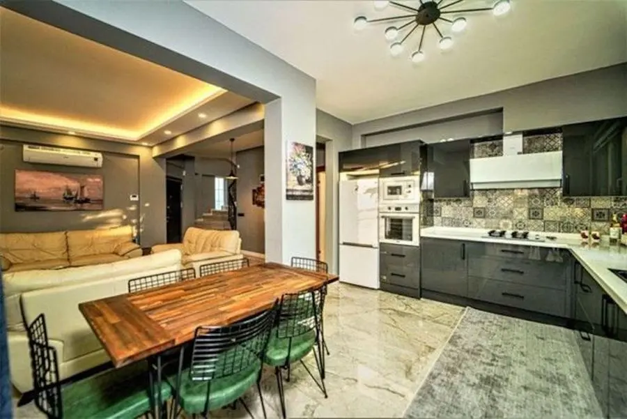 Fitted kitchen